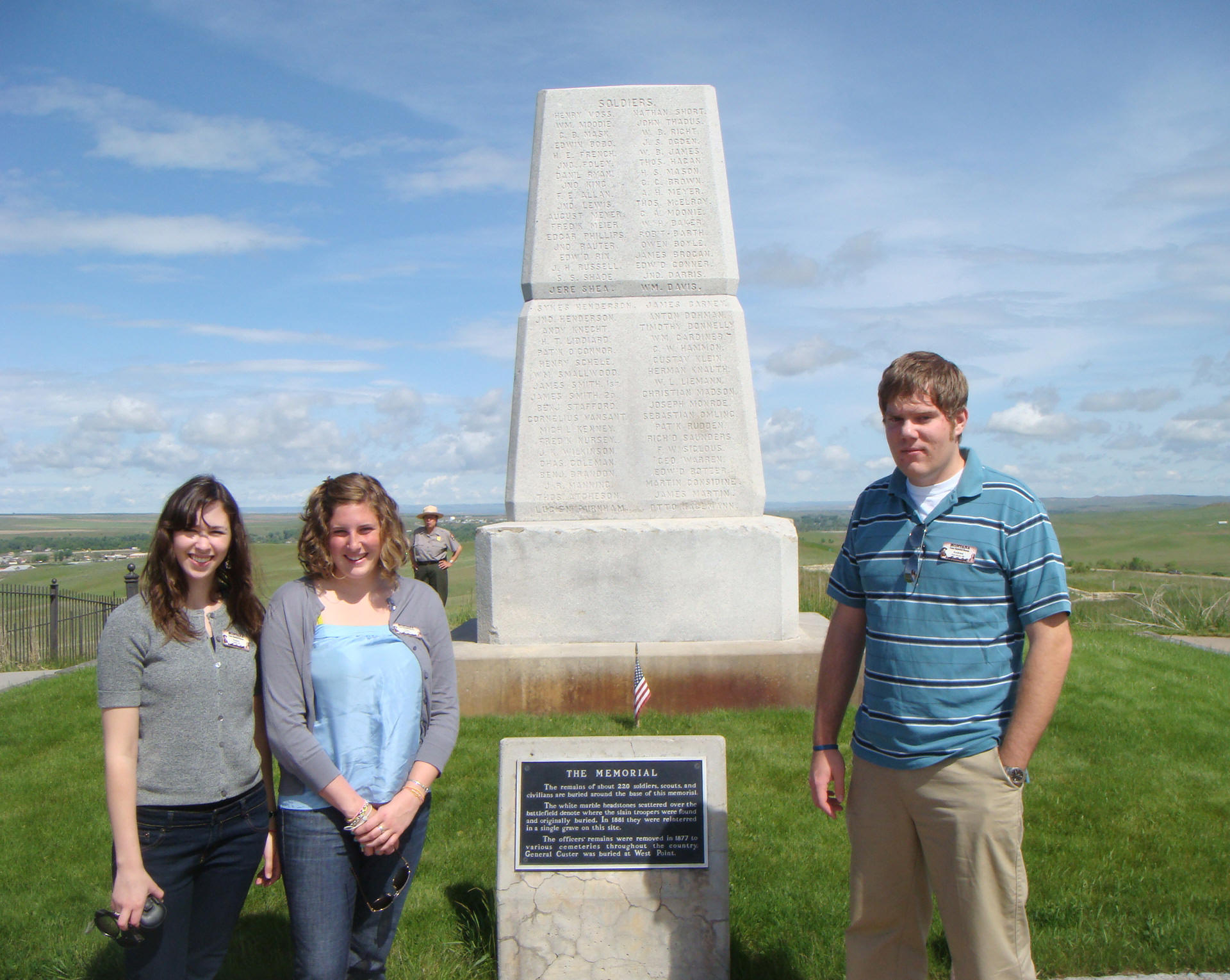 2010 custer battlefield museum interns at the monument